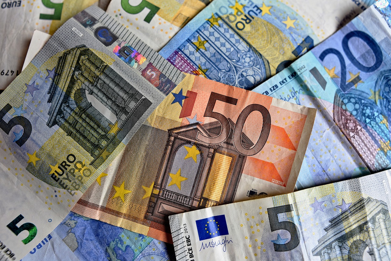 Европейският съюз предлага мерки за повишаване на ниските заплати