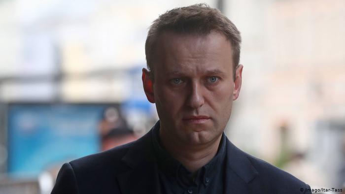 Руски съд остави Навални в ареста