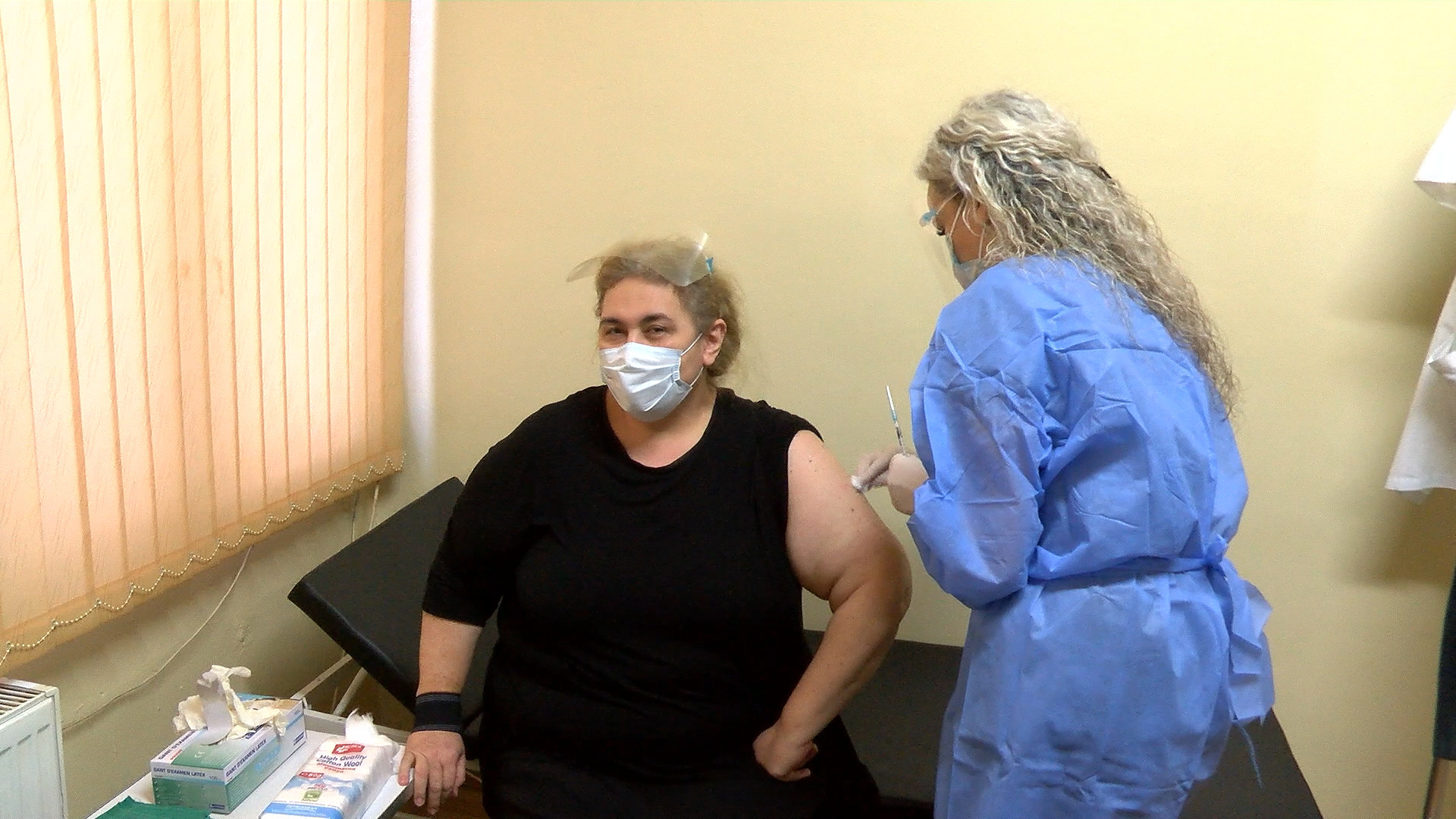 Директорът на видинската болница д-р Ивета Найденова първа се ваксинира във Видинска област