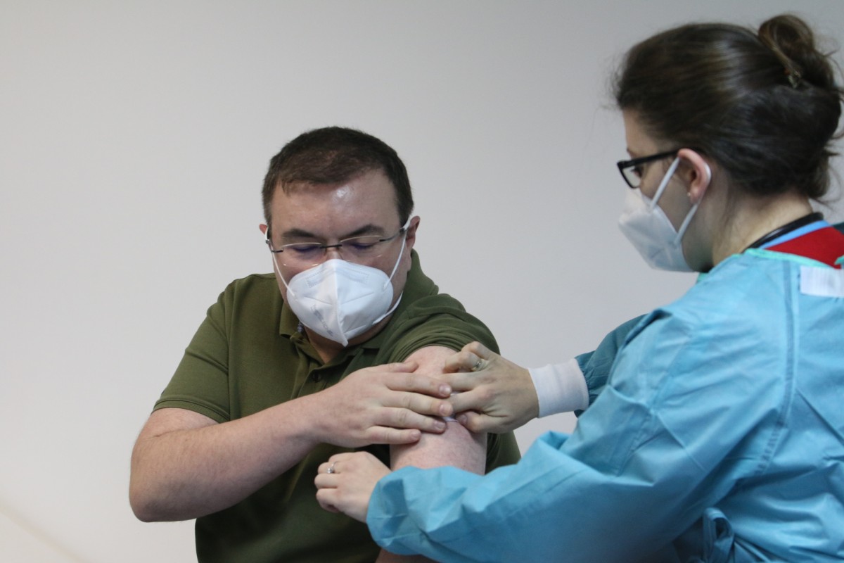 Започна ваксинирането срещу COVID-19 в България
