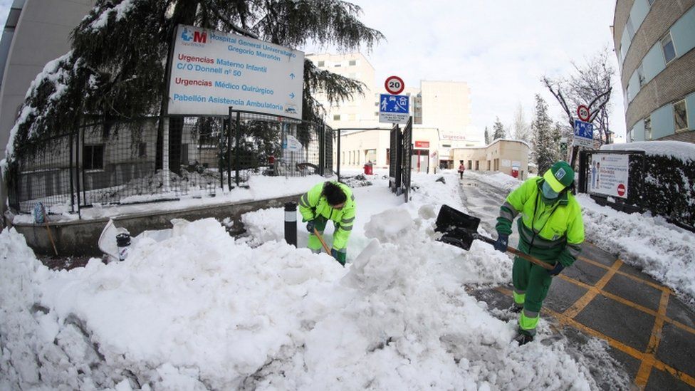 Мадрид: Време е за почистване на снега