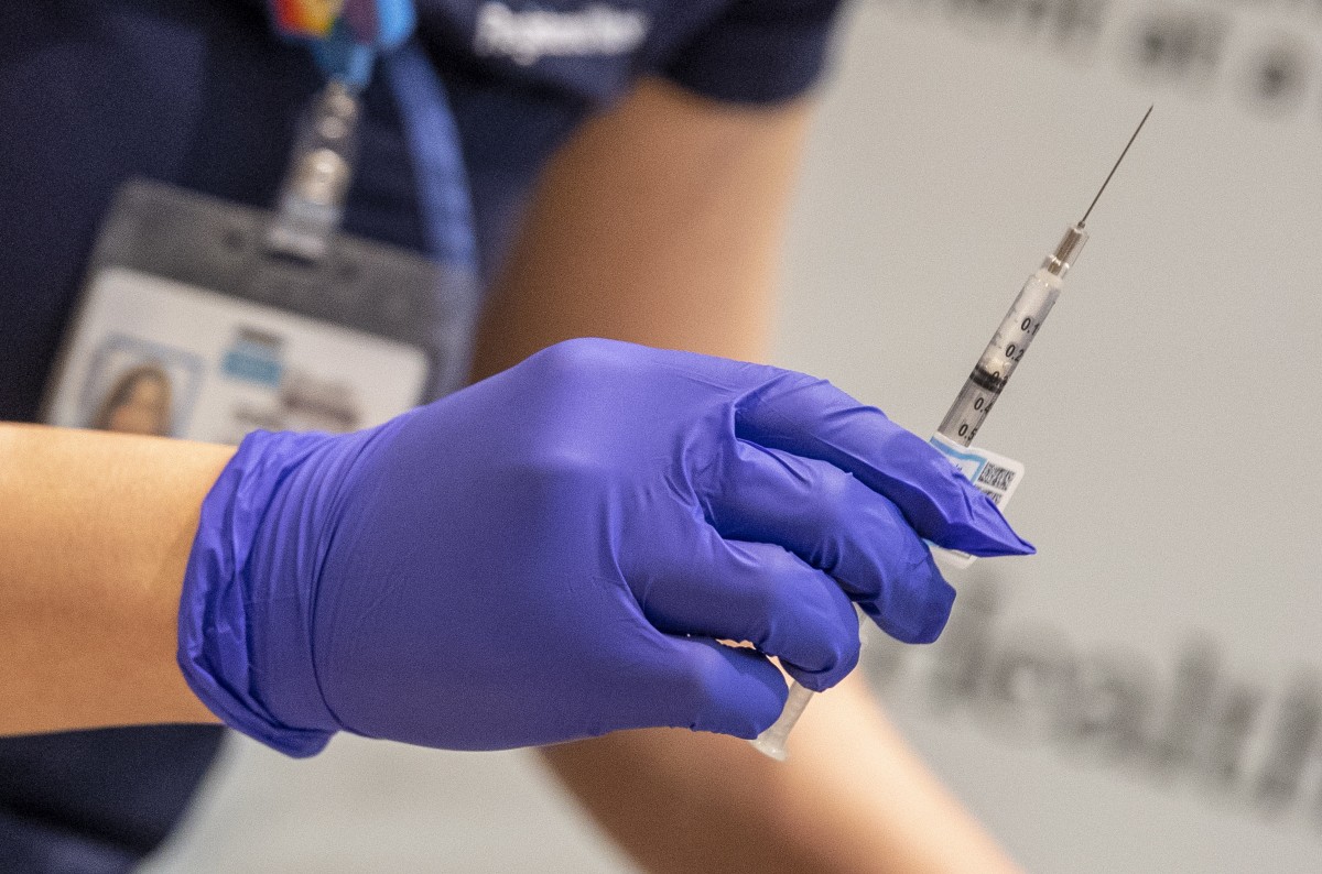 100 медици от област Монтана бяха имунизирани с втора доза ваксина
