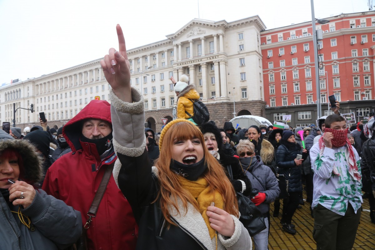 Собственици и служители на заведения на протест в София
