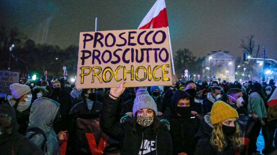 Продължават протестите в  Полша срещу забраната на абортите – видео
