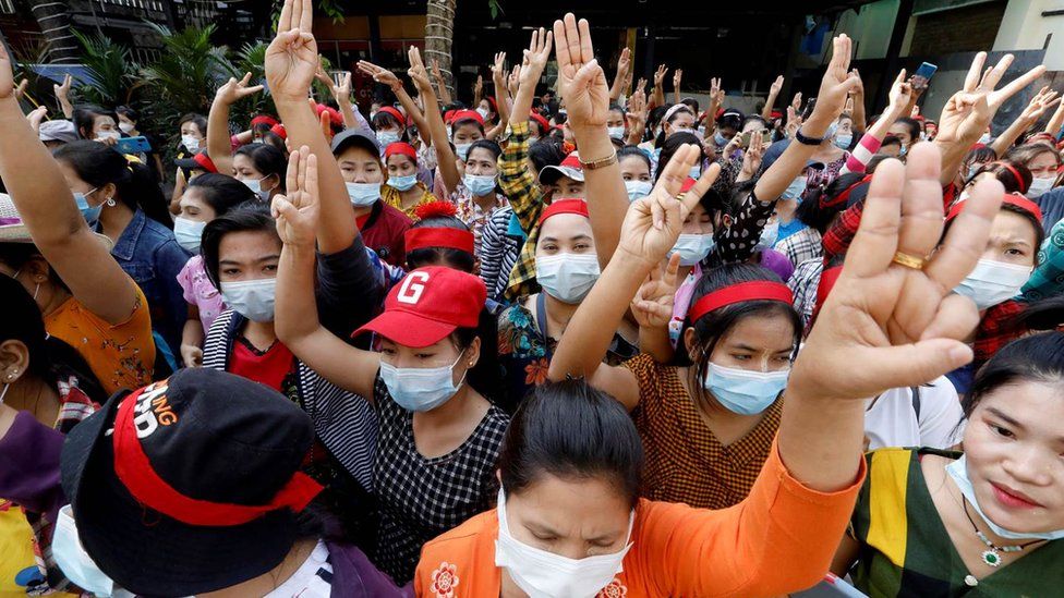 Стотици се включиха в протест в най-големия град на Мианмар срещу преврата – видео