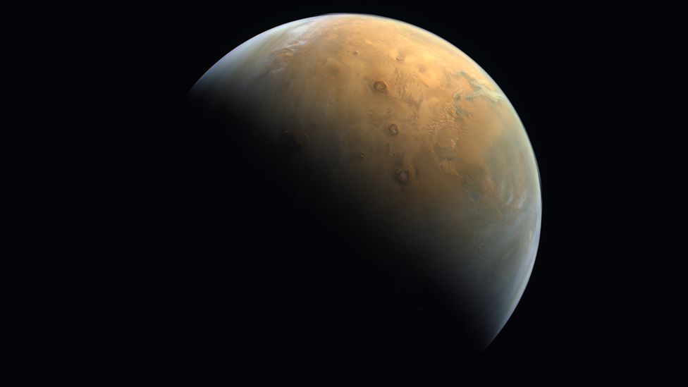 Сондата на ОАЕ до Марс изпрати първата снимка на планетата – видео