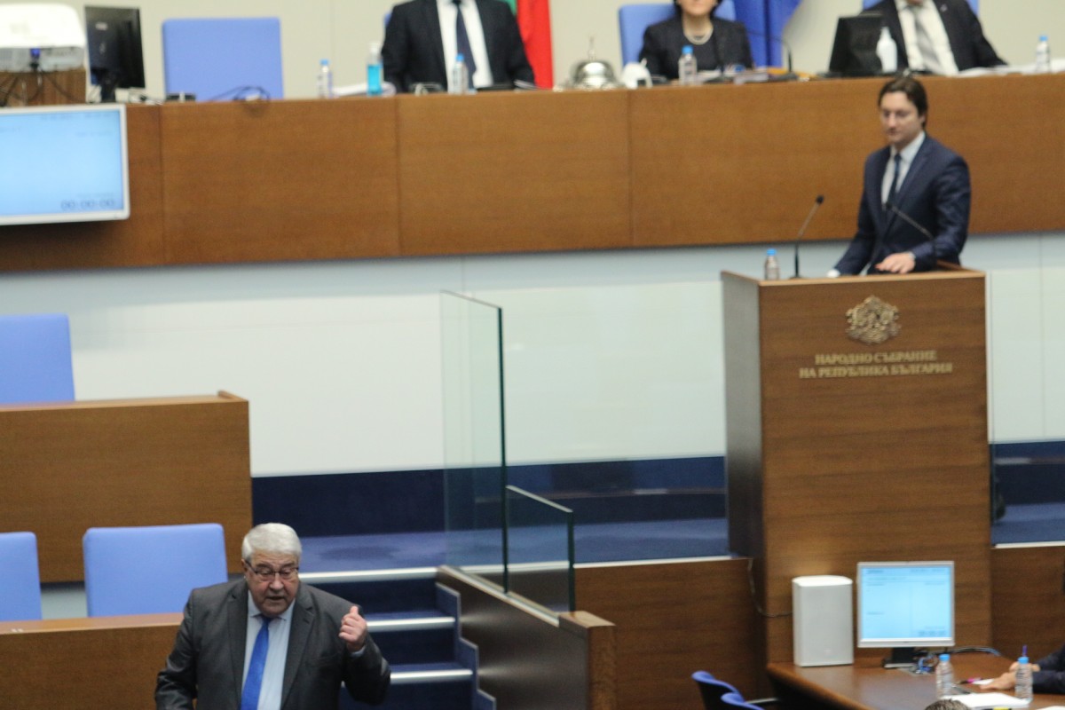 ПГ на ГЕРБ призова  президентът Радев да оттегли заявката си за втори мандат