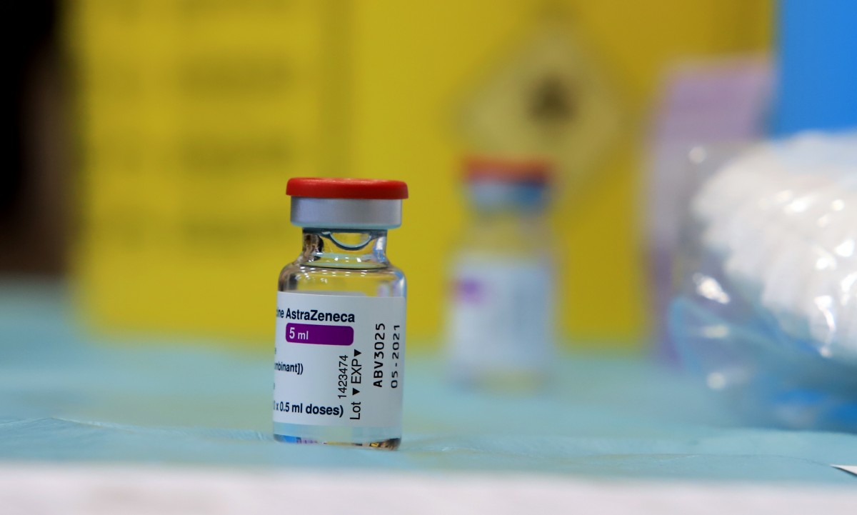Всички ваксини на AstraZeneca ще бъдат приложени като първа доза