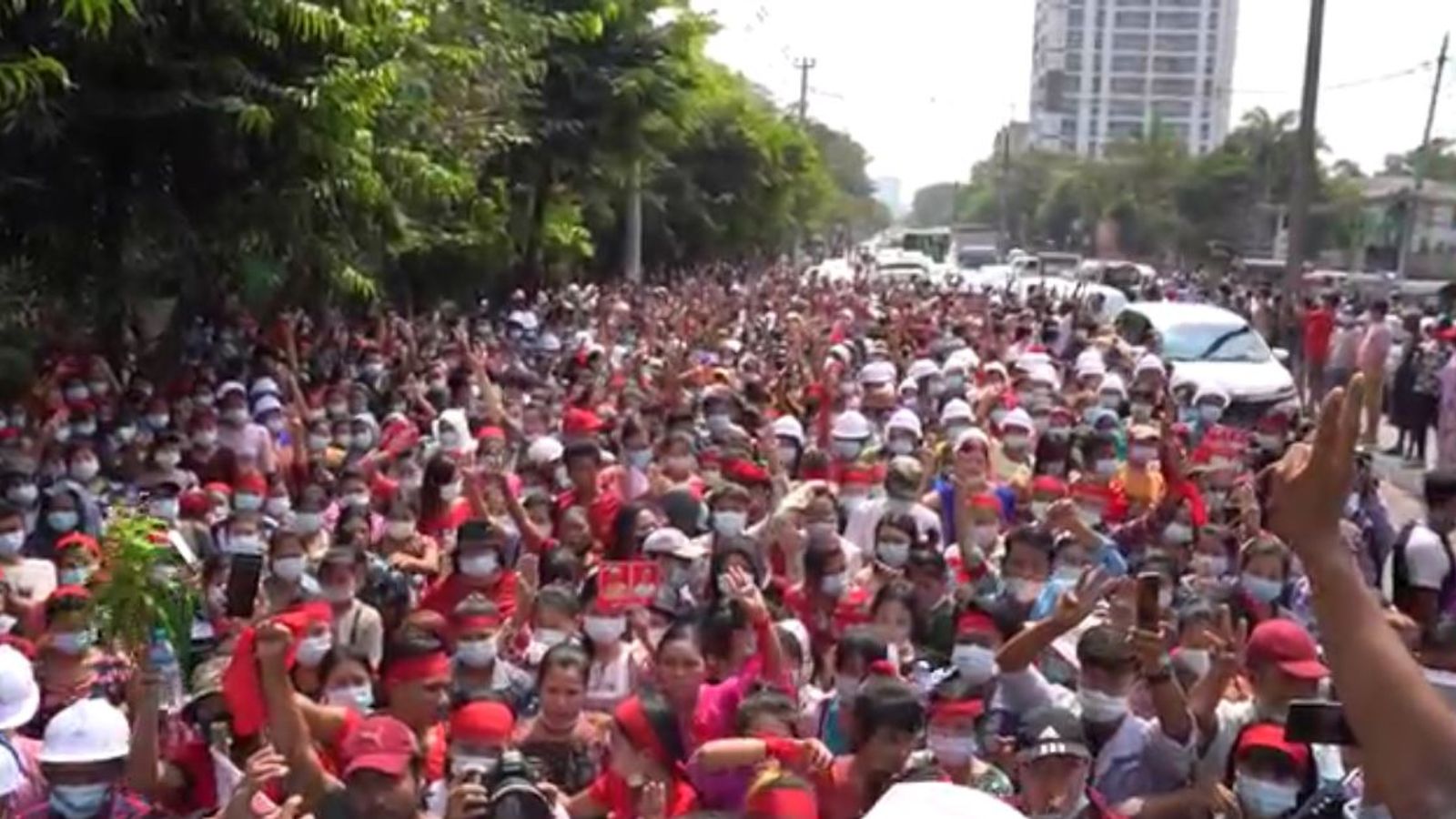 Хиляди на протест в Мианмар срещу военния преврат – снимки, видео