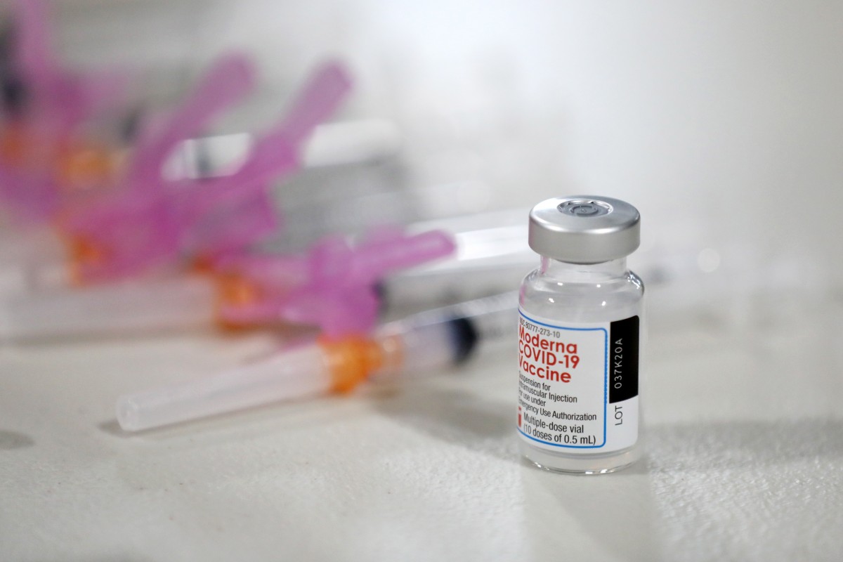 Пристигнаха 12 000 дози от ваксинатаю на Moderna