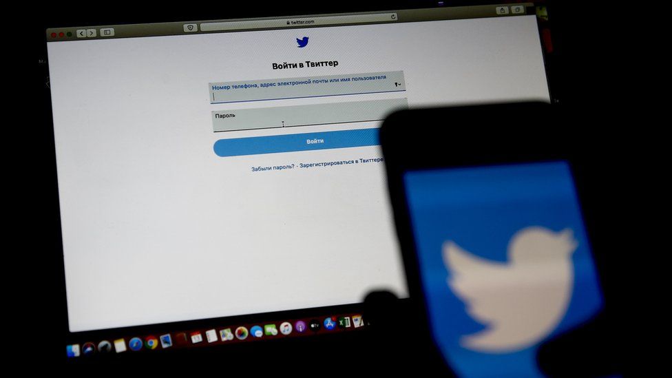 Русия ограничи Twitter, след него идва ред и на Facebook – видео
