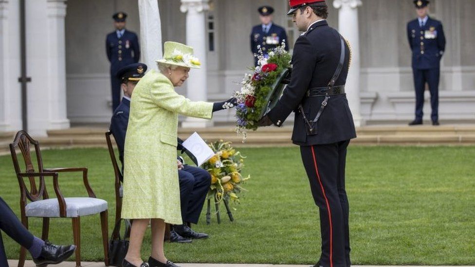 Кралица Елизабет II направи първата си публична поява за 2021 г. – снимки, видео