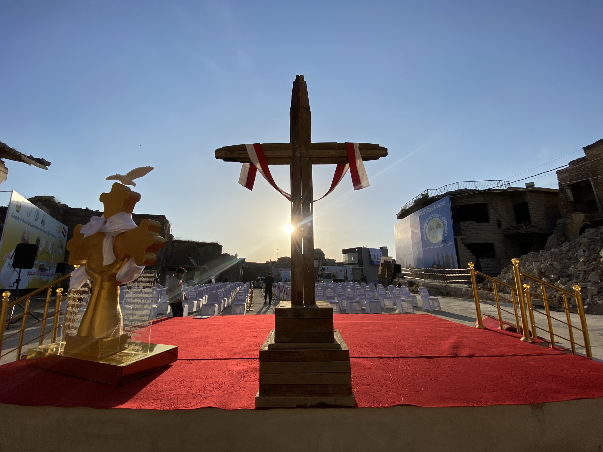 В Мосул папата се помоли за жертвите на войната – снимки, видео