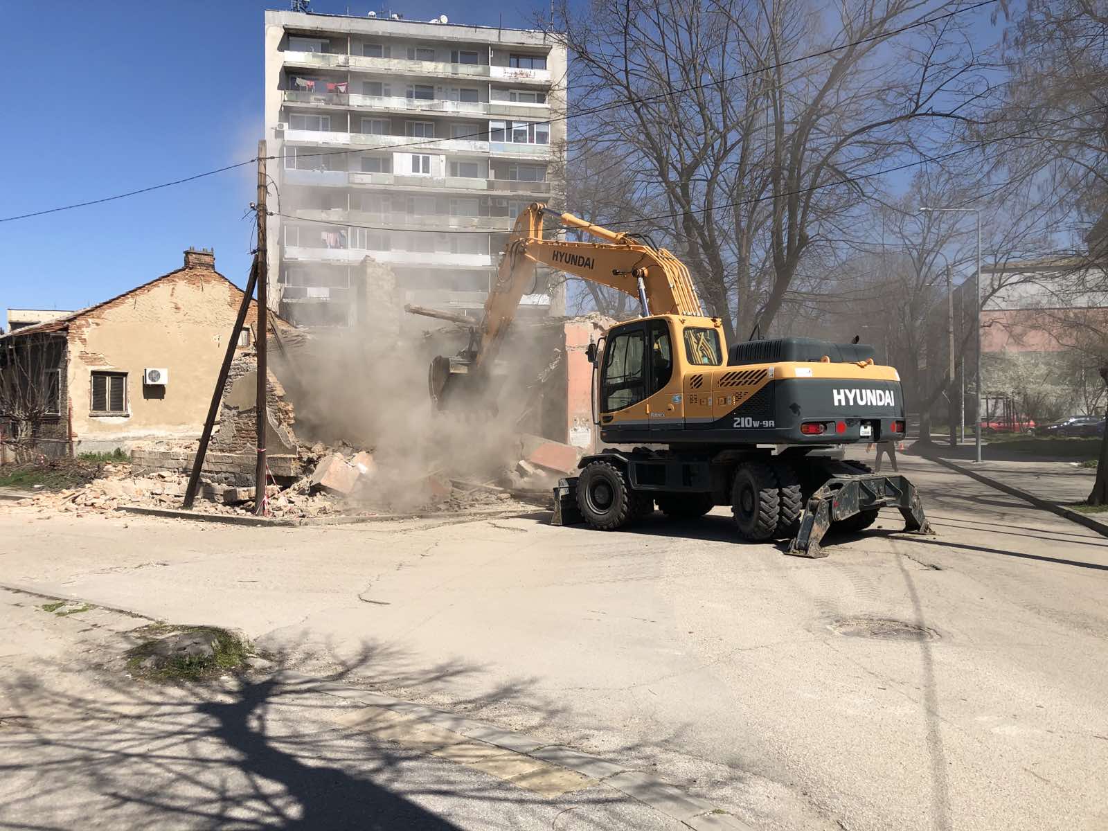 Премахват сградата на старата поща във Видин – видео