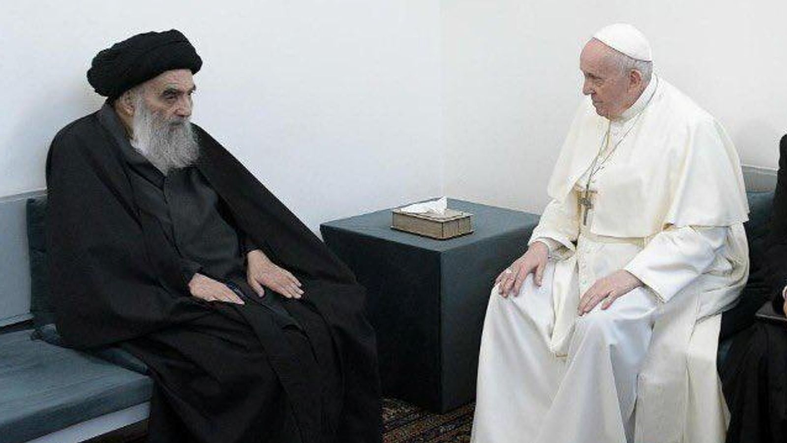 Историческа среща между папа Франциск и най-висшия шиитски духовник в Ирак – снимки, видео