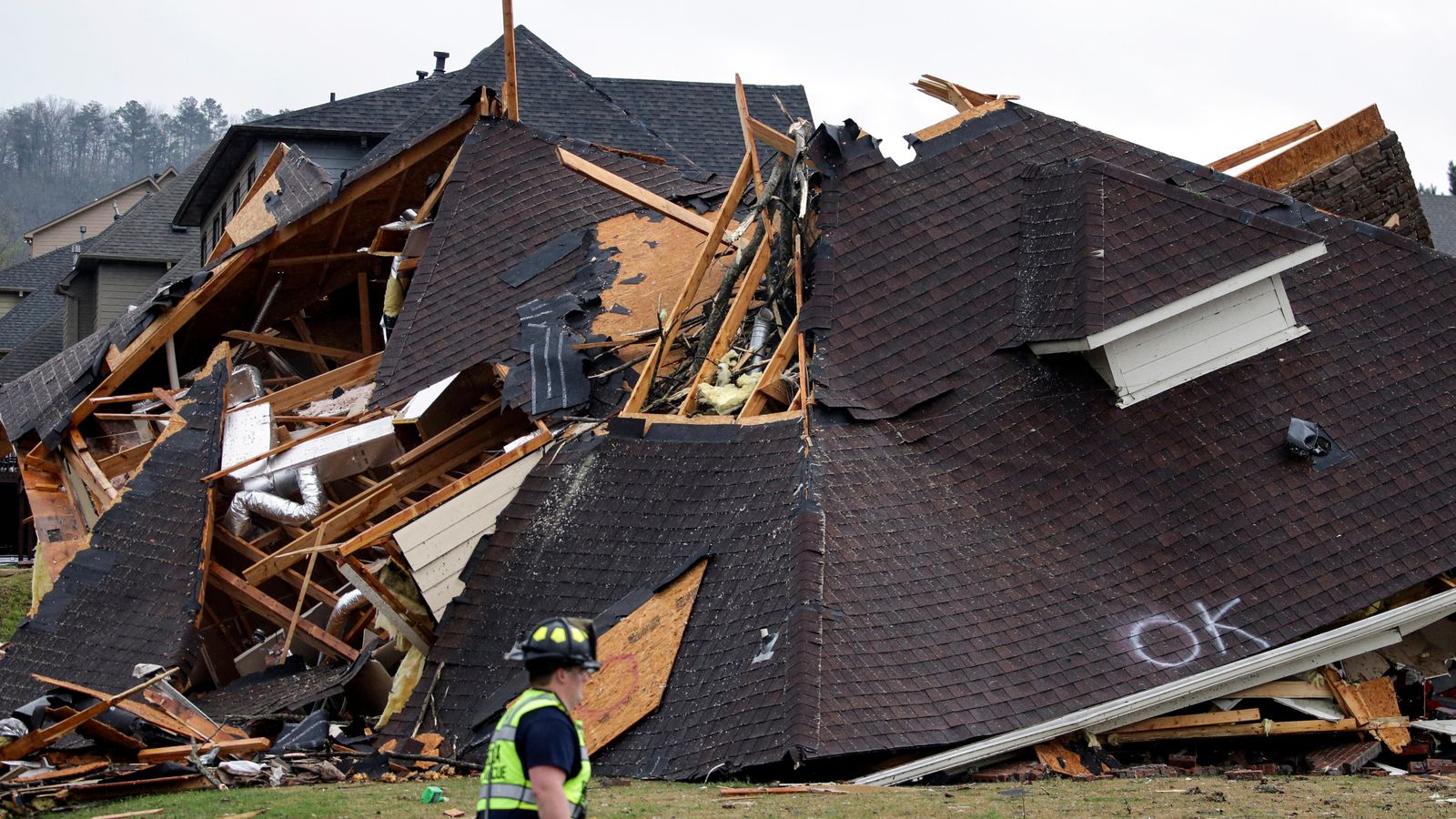 Торнадо в Алабама уби най-малко 5-има души – видео