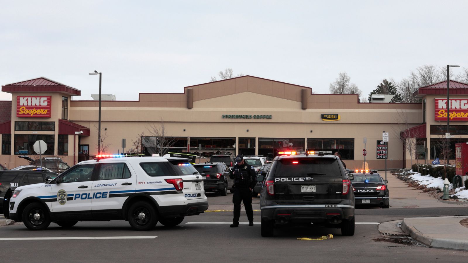 Десет убити при стрелба в супермаркет в Колорадо – видео