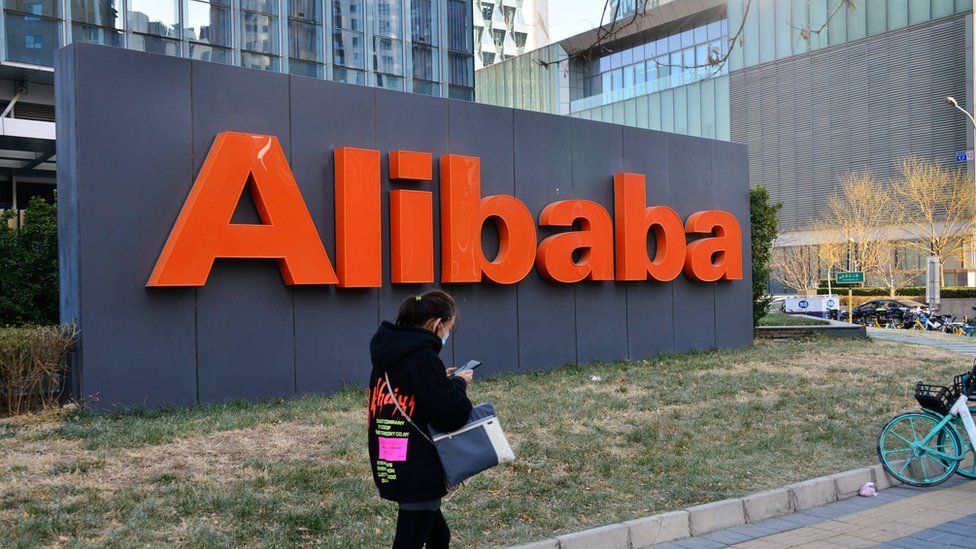 Китайските регулатори глобиха компания „Алибаба“ с близо $2,8 млрд.