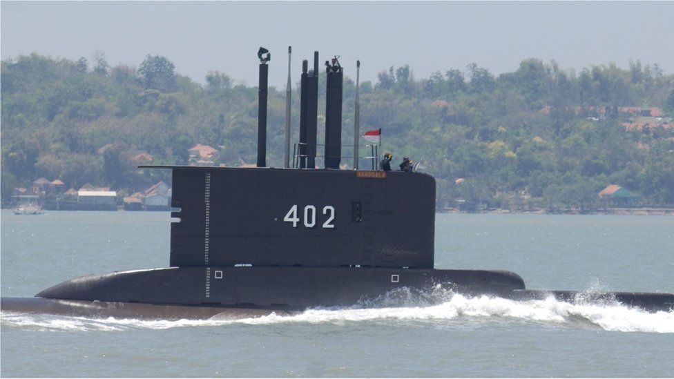 Открити са отломки от изчезналата индонезийска подводница – снимки, видео