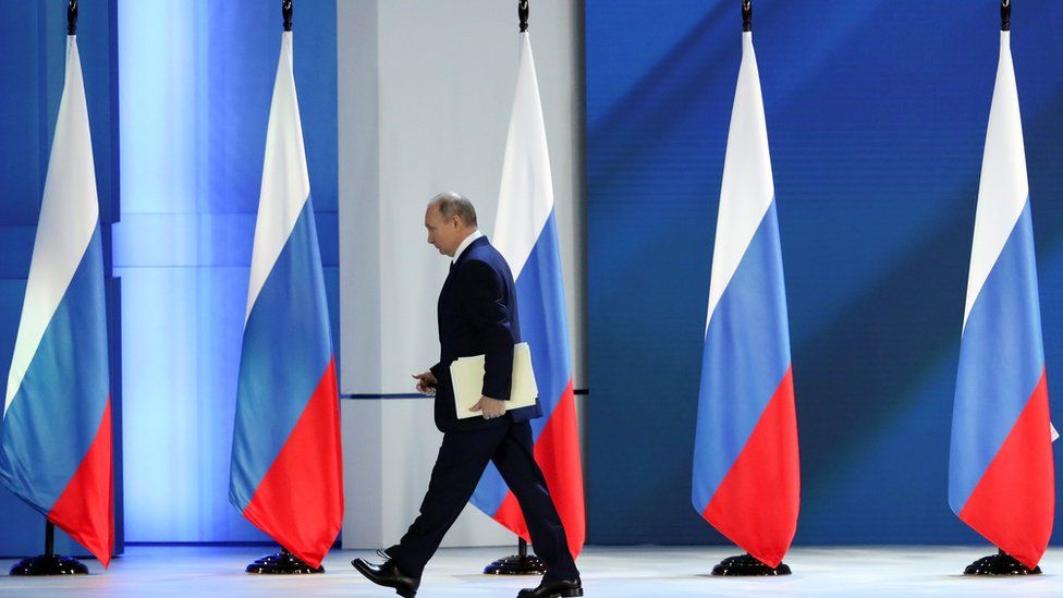Путин призова чуждестранните си съперници „да не прекрачват червени линии“ – снимки, видео