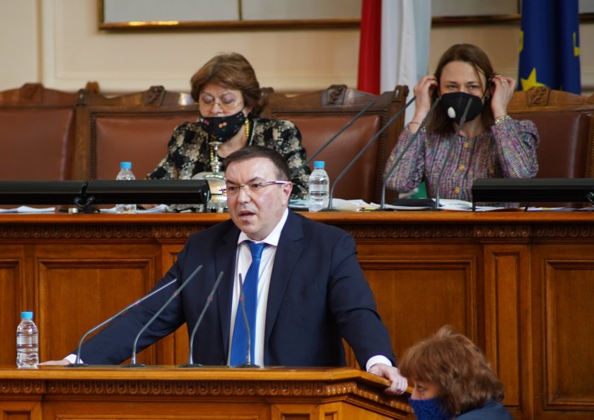 Здравният министър: Докажете, че хората в тази зала са на висотата да спасят цяла България