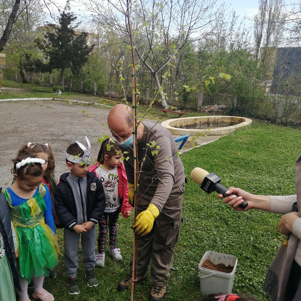 Деца отбелязаха във Враца Деня на земята – снимки