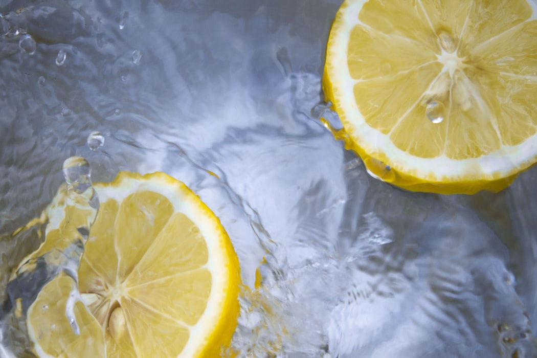 Ползите от лимоновата вода