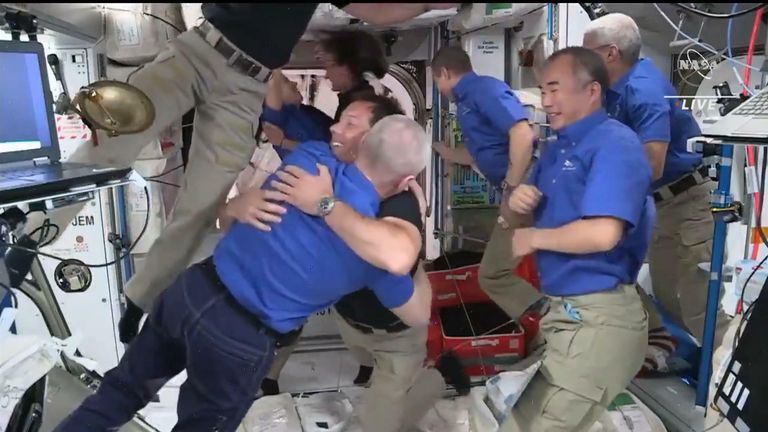 Четиричленен екипаж пристигна на борда на МКС – снимки, видео