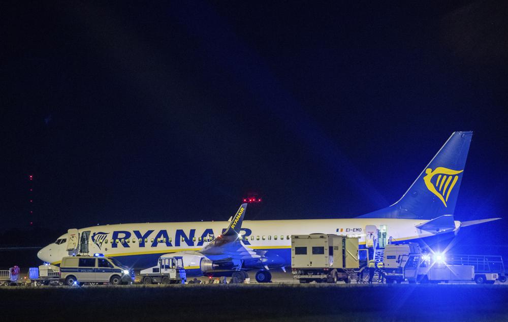 Самолет от Дъблин за Краков е кацнал непредвидено в Берлин за полицейска проверка – снимки