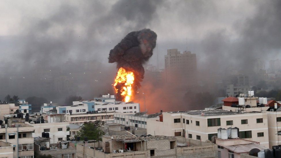 Десетки загинали и ранени при въздушни удари между Израел и ивицата Газа – снимки, видео