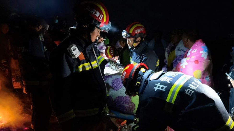 Най-малко 20 загинаха В Китай, застигнати от буря в планината, по време на маратонско състезание – снимки