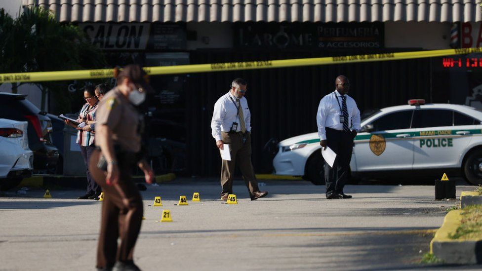 Двама загинали и над 20 ранени при стрелба във Флорида – снимки, видео