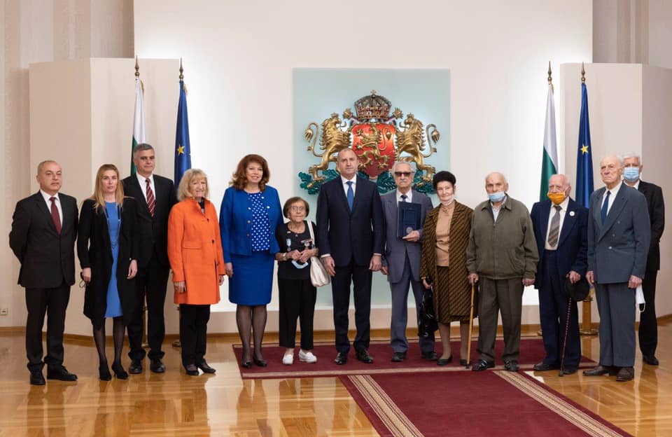 Радев удостои Съюза на ветераните от войните на България с Почетен знак на Президента