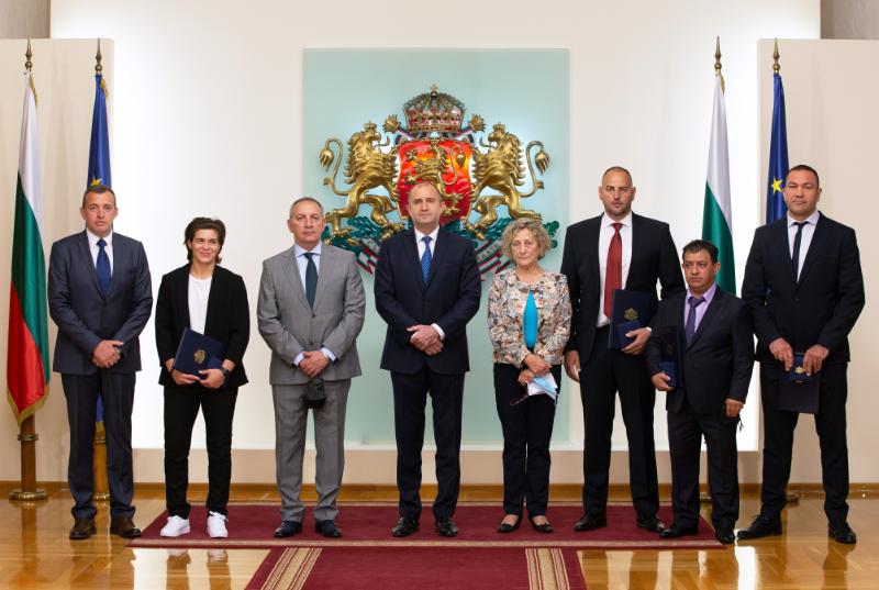 Президентът Румен Радев отличи изявени спортисти – снимки