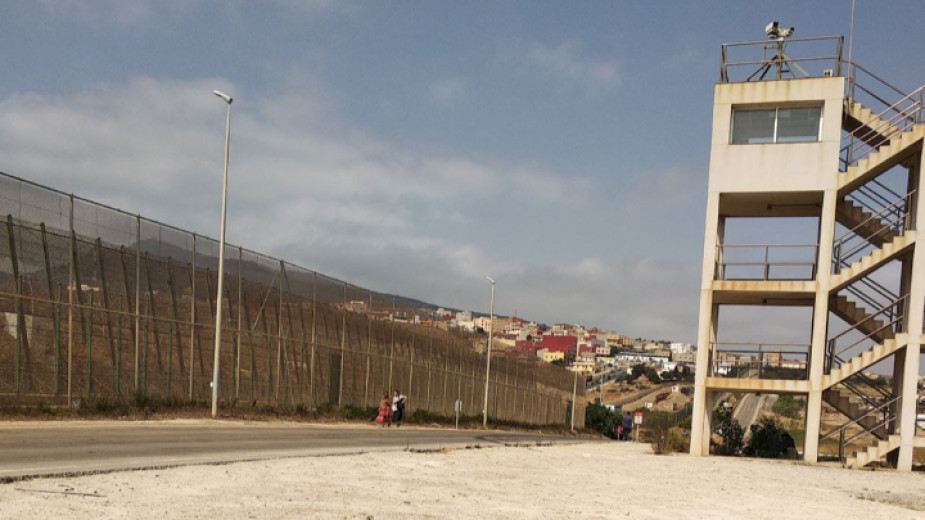 Близо 5000 мигранти нелегално влязоха от Мароко в испанския анклав Сеута