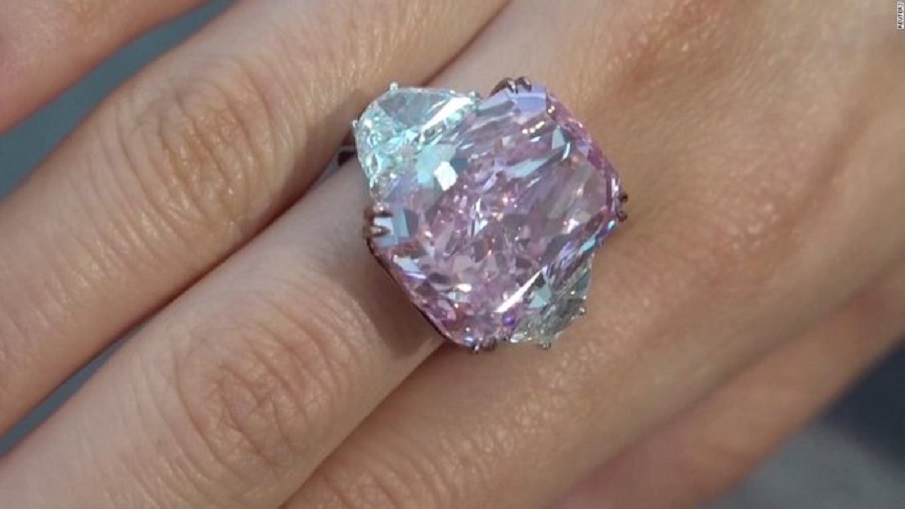 Продадоха рядък пурпурно-розов диамант за рекордна сума – снимки, видео