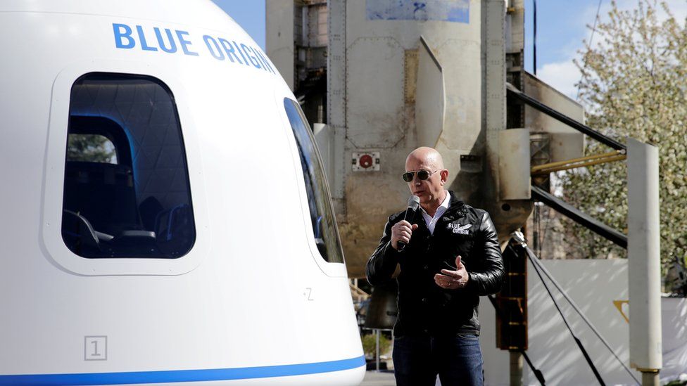 $28 млн. за място за пътуване в космоса с компанията на Джеф Безос – снимки, видео