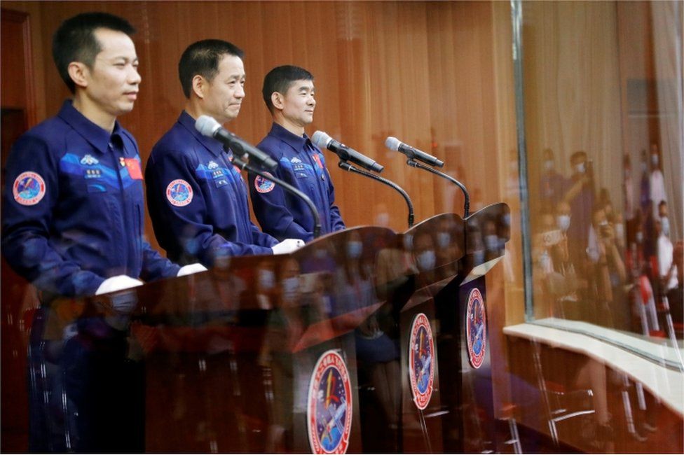 Отваряте нови хоризонти, заяви Си Цзинпин на китайските астронавти
