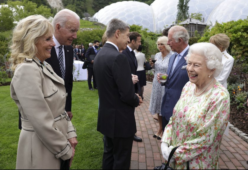Кралица Елизабет Втора беше домакин на официален прием за лидерите от Г-7 – снимки, видео