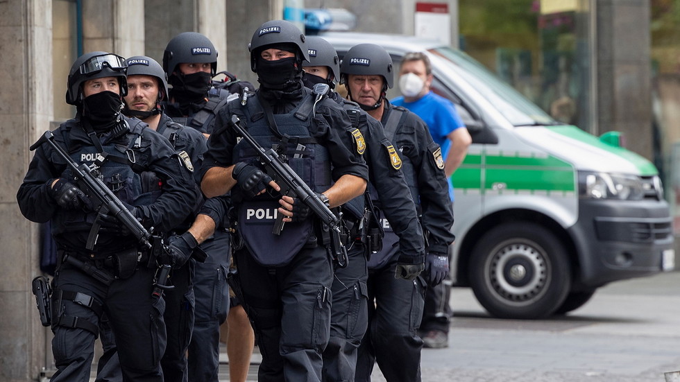 Ислямистки материали са намерени на мястото, където е на живял нападателят от Вюрцбург – снимки, видео