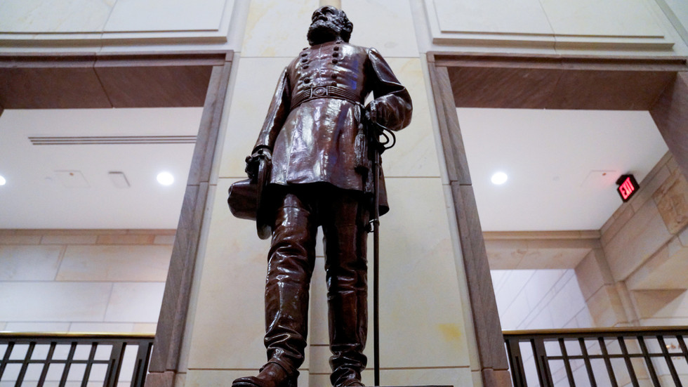 Премахват от Капитолия статуи на американци, свързани с робството