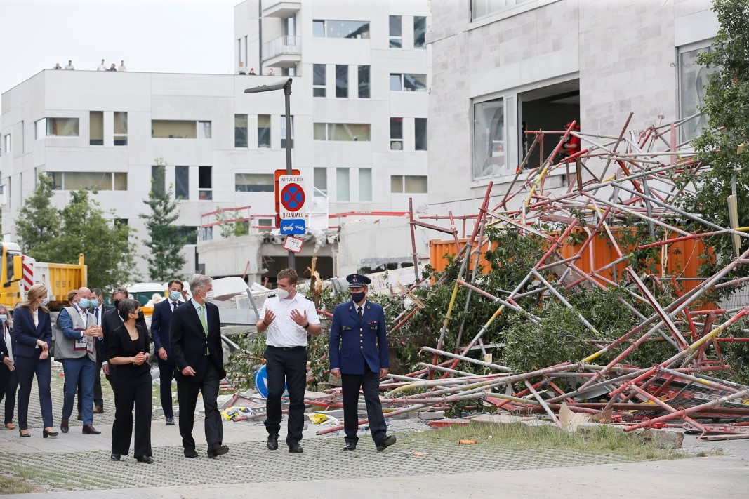 Петима работници са загинали при срутването на училищна сграда в Aнтверпен – снимки