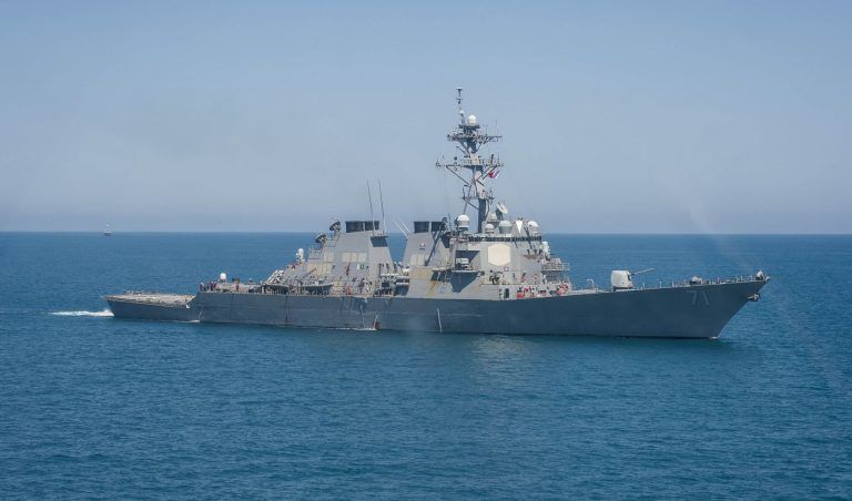 Руският флот контролира действията на американския военен кораб „Росс“ в Черно море