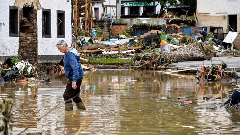 Броят на жертвите на наводненията в Германия нарасна на 81 – снимки, видео