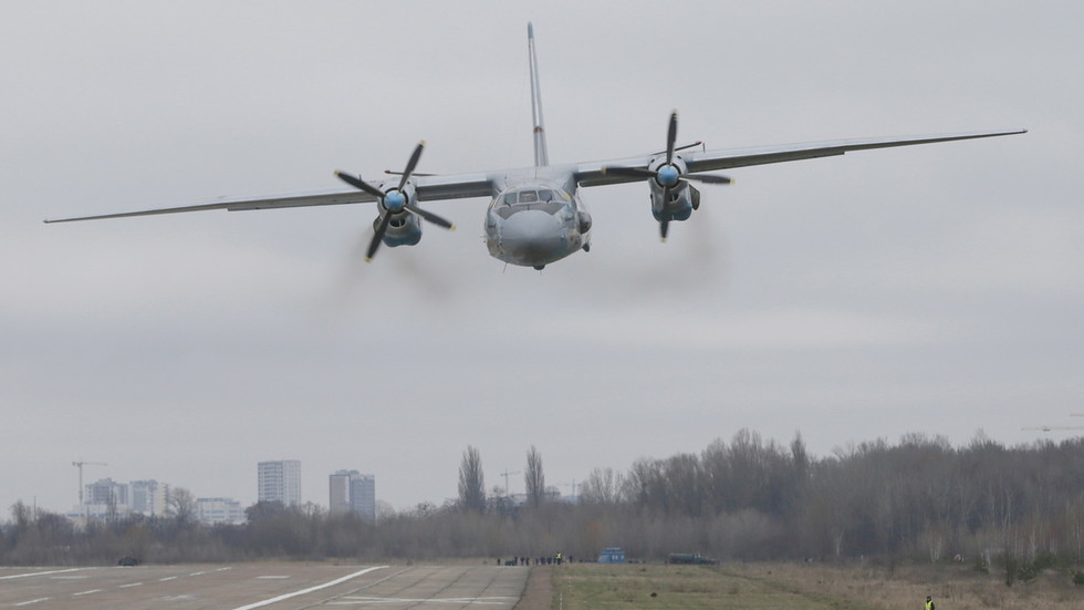 Руски самолет Ан-26 с 28 души на борда изчезна от радарите над полуостров Камчатка