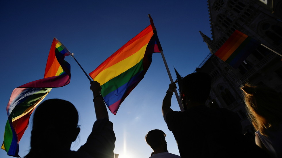 ЕК започва правни действия срещу Полша и Унгария заради ЛГБТ+