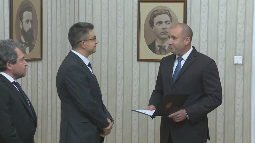 Президентът връчи мандат за съставяне на правителство на Пламен Николов – снимки, видео