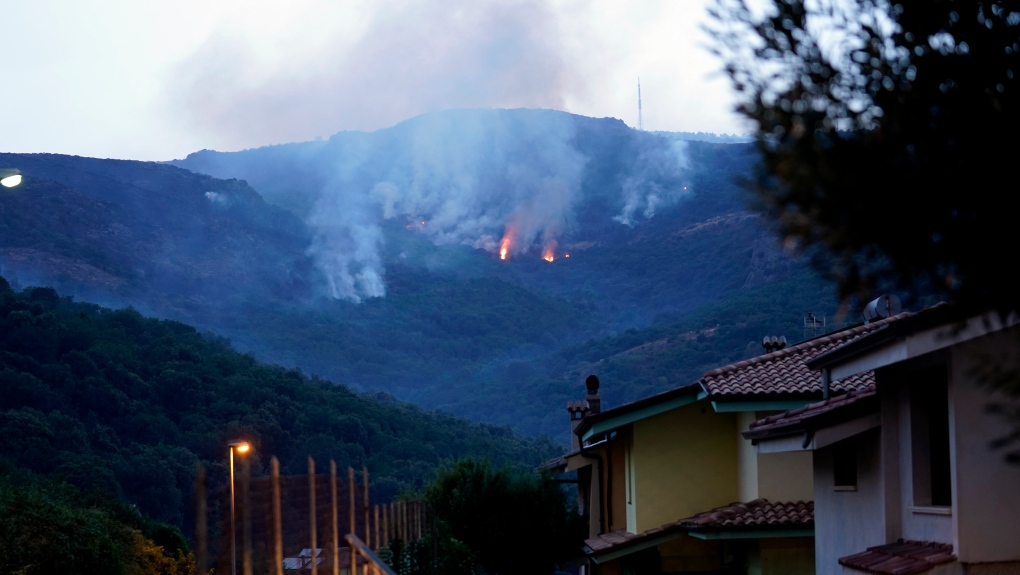 Стотици хора бяха евакуирани заради пожари на остров Сардиния