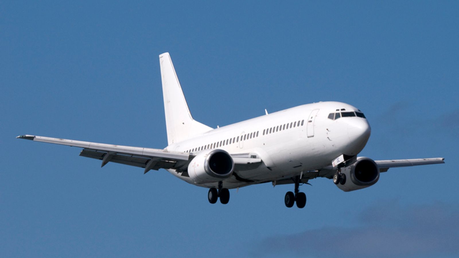 Товарен самолет Боинг 737 с аварийно кацане в океана до Хонолулу – снимки, видео