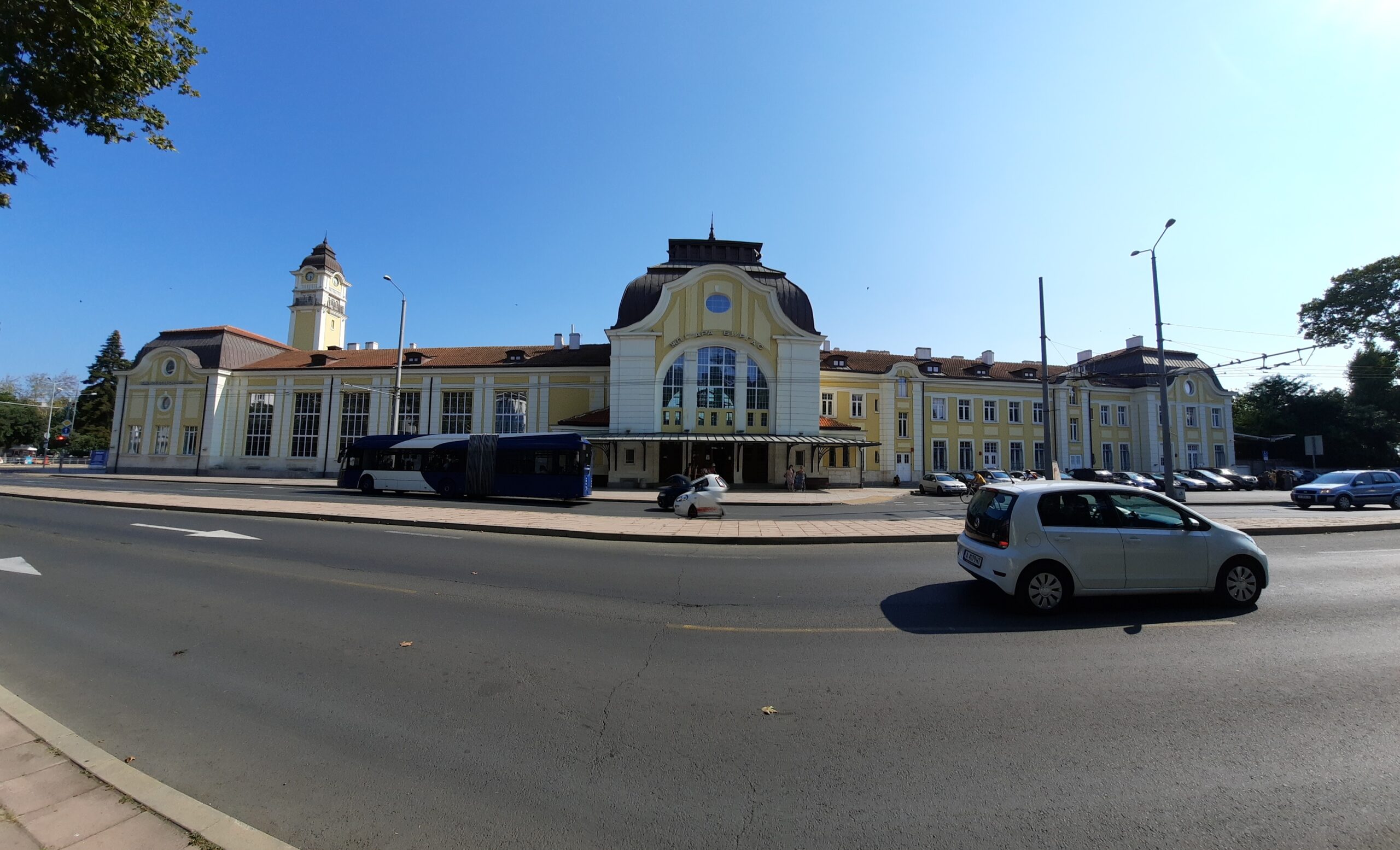 ЖП-гарата в Бургас – архитектурен паметник на своето време – снимки